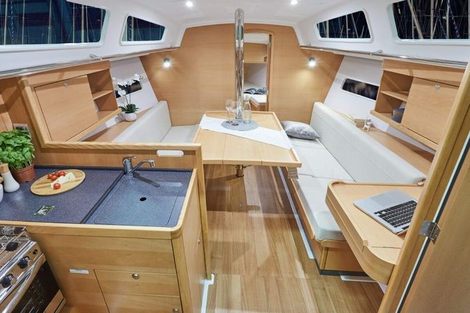 Jeanneau Sun Odyssey 319 | Tomkings