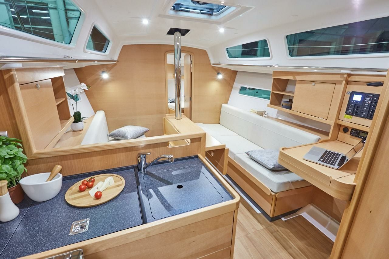 Jeanneau Sun Odyssey 319 | Tomkings