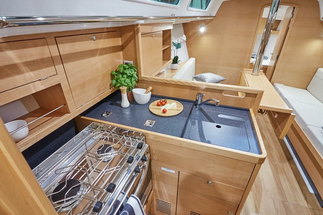 Jeanneau Sun Odyssey 319 | Tomkings