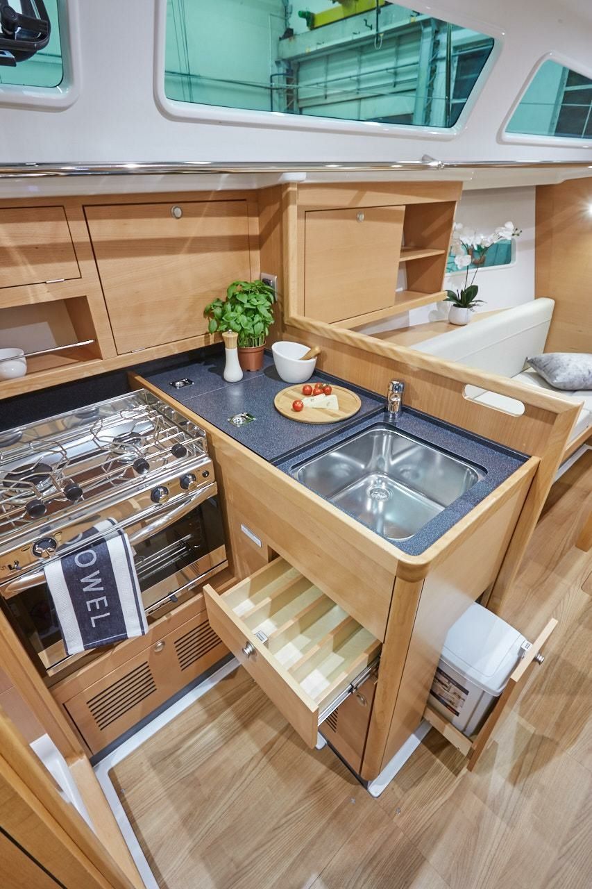 Jeanneau Sun Odyssey 319 | Tomkings