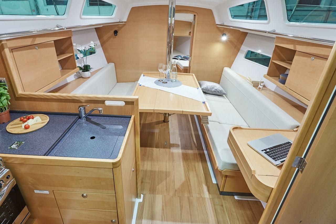Jeanneau Sun Odyssey 319 | Tomkings