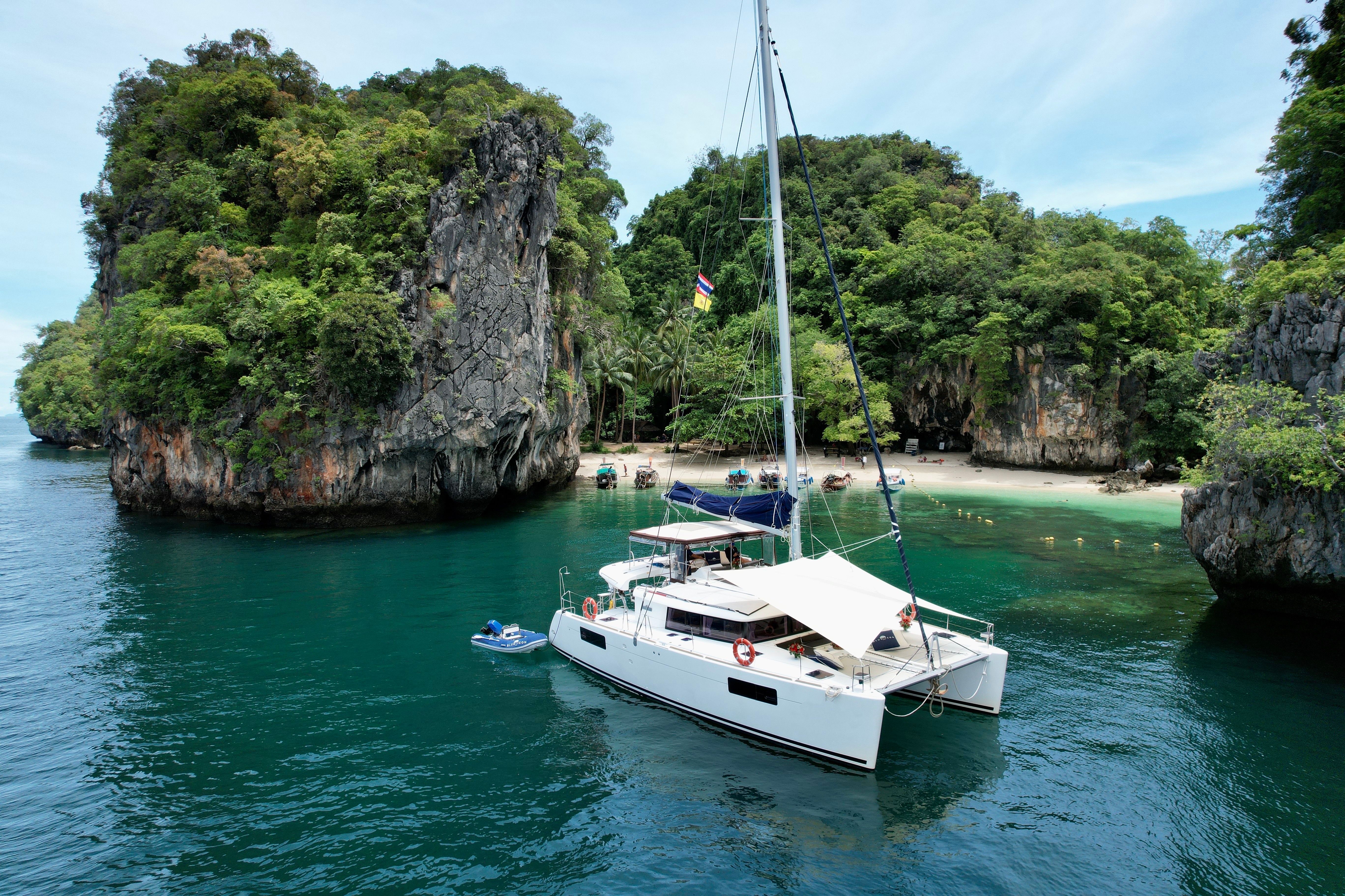 Lagoon 450 F | Blue Icon
