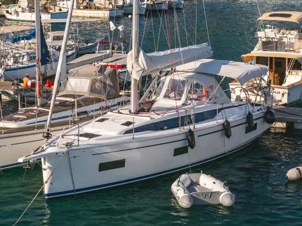 Bavaria C38 | Ithakiss