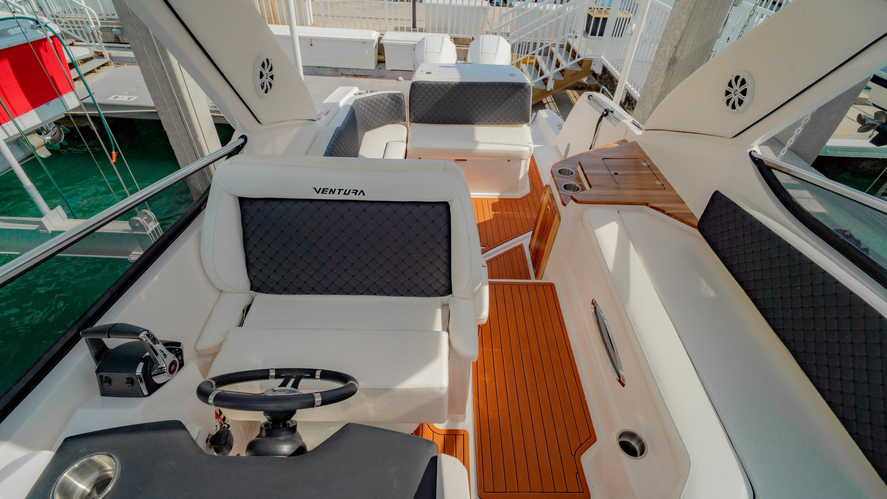 Ventura V300 | Daycruiser