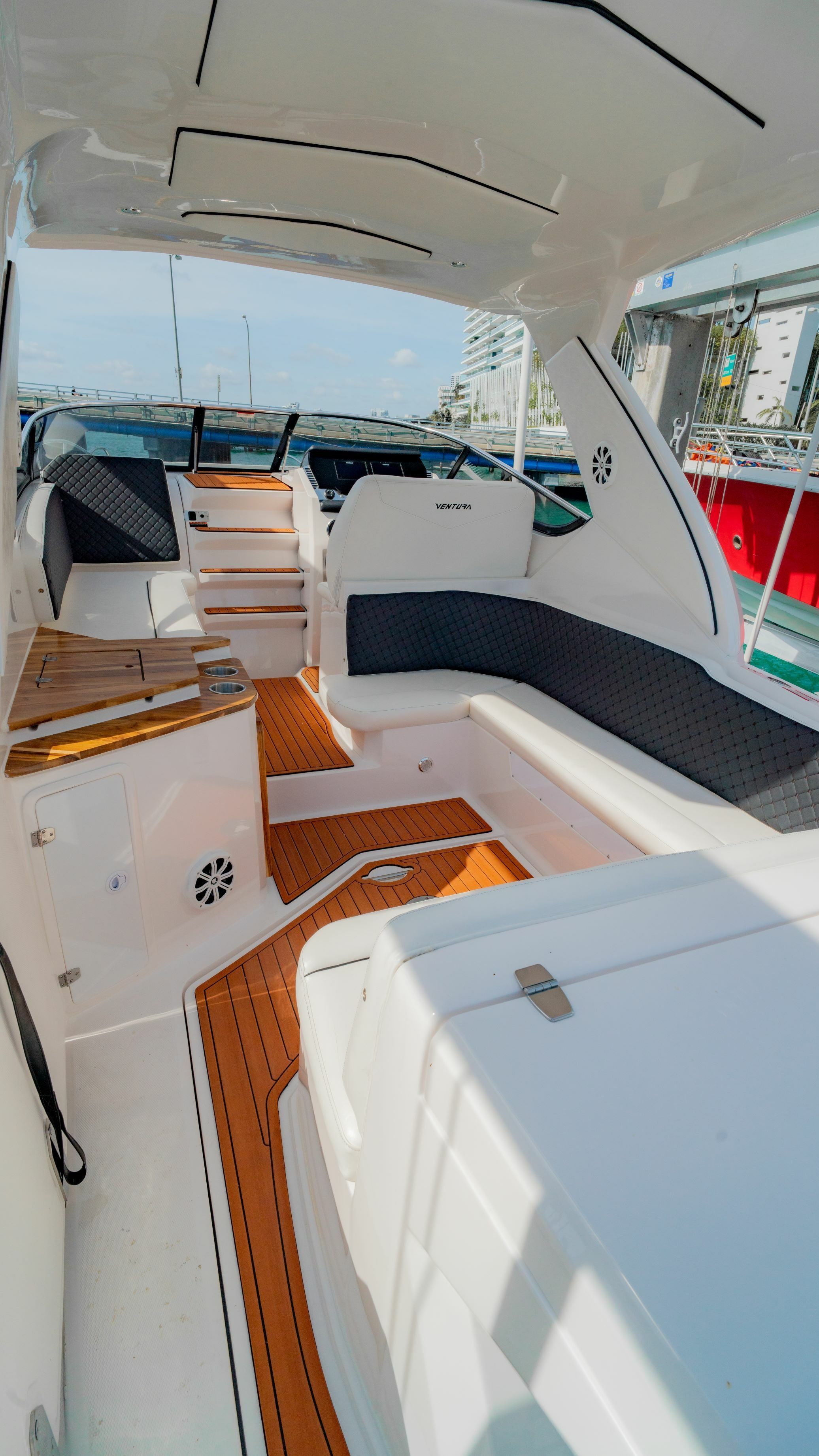 Ventura V300 | Daycruiser