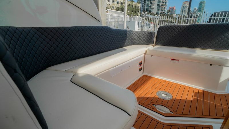 Ventura V300 | Daycruiser