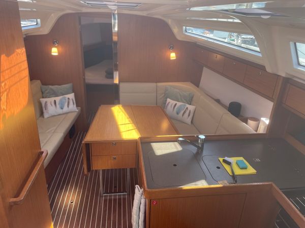 Bavaria Cruiser 37 | Four Seasons