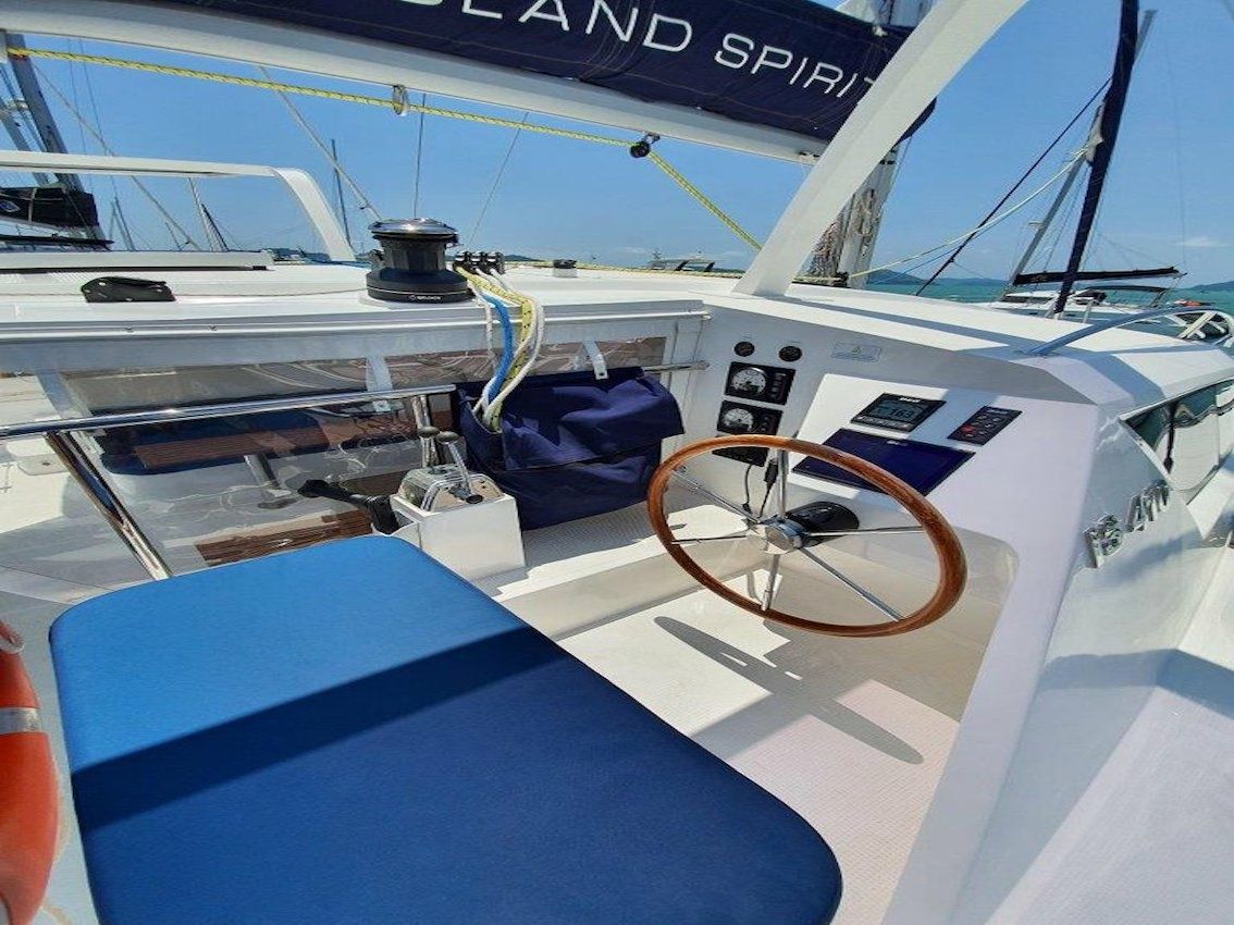 Island Spirit 410 | Gauthai