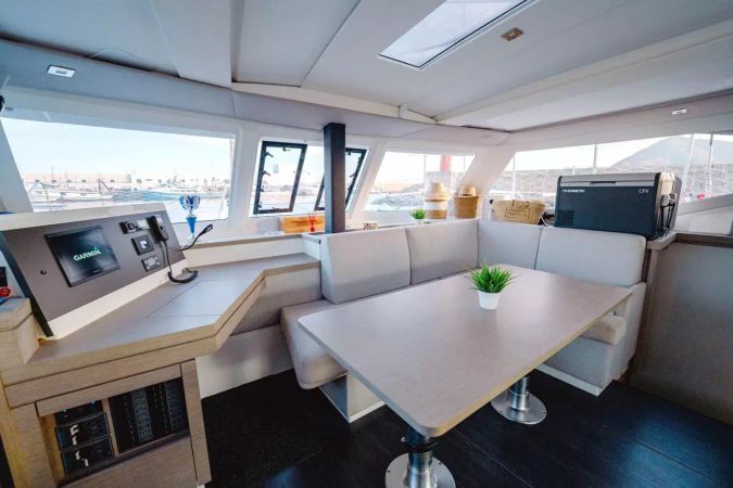 Fountaine Pajot Lucia 40 | Salvadoro