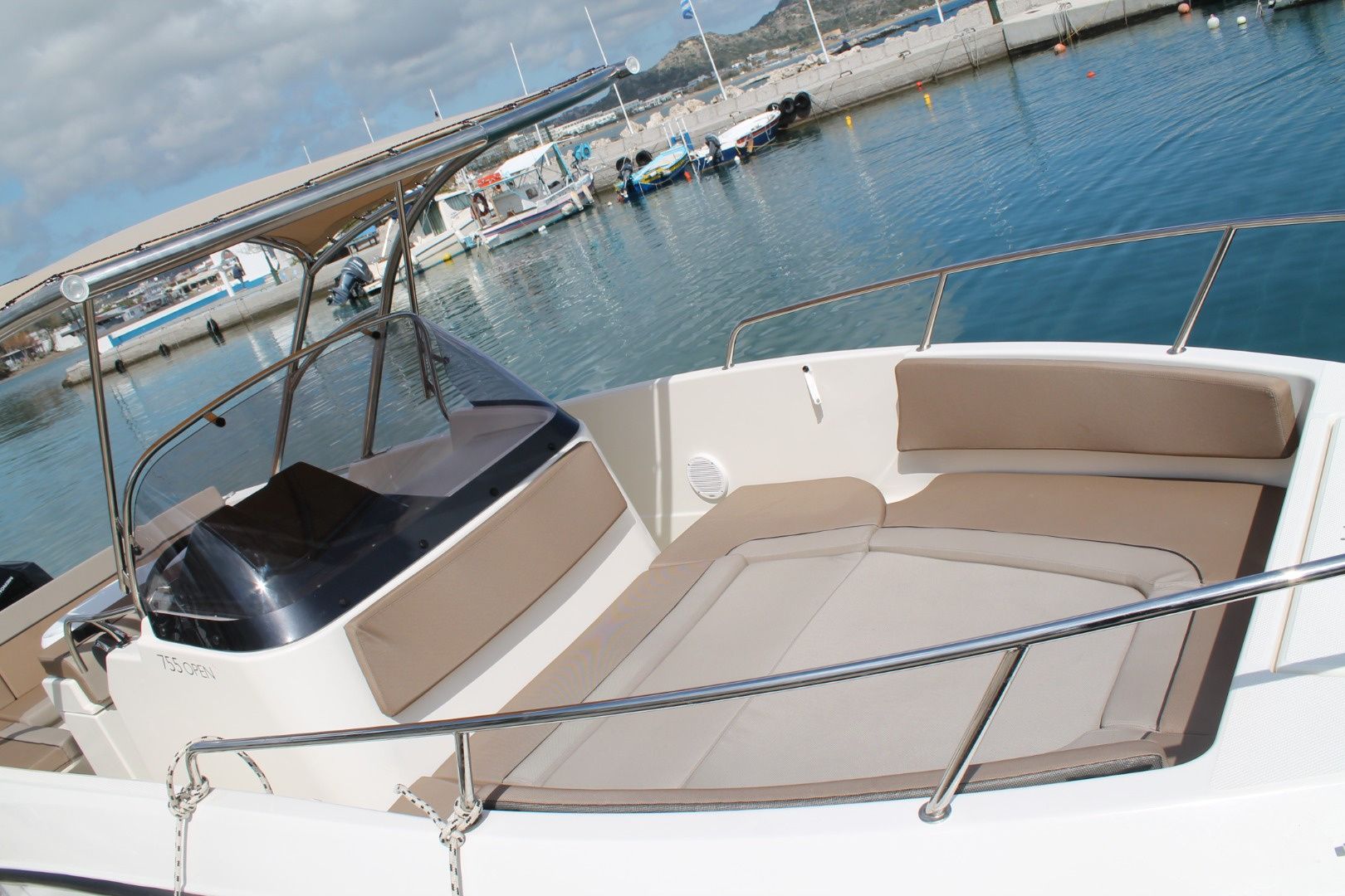 Quicksilver 755 | Moschos