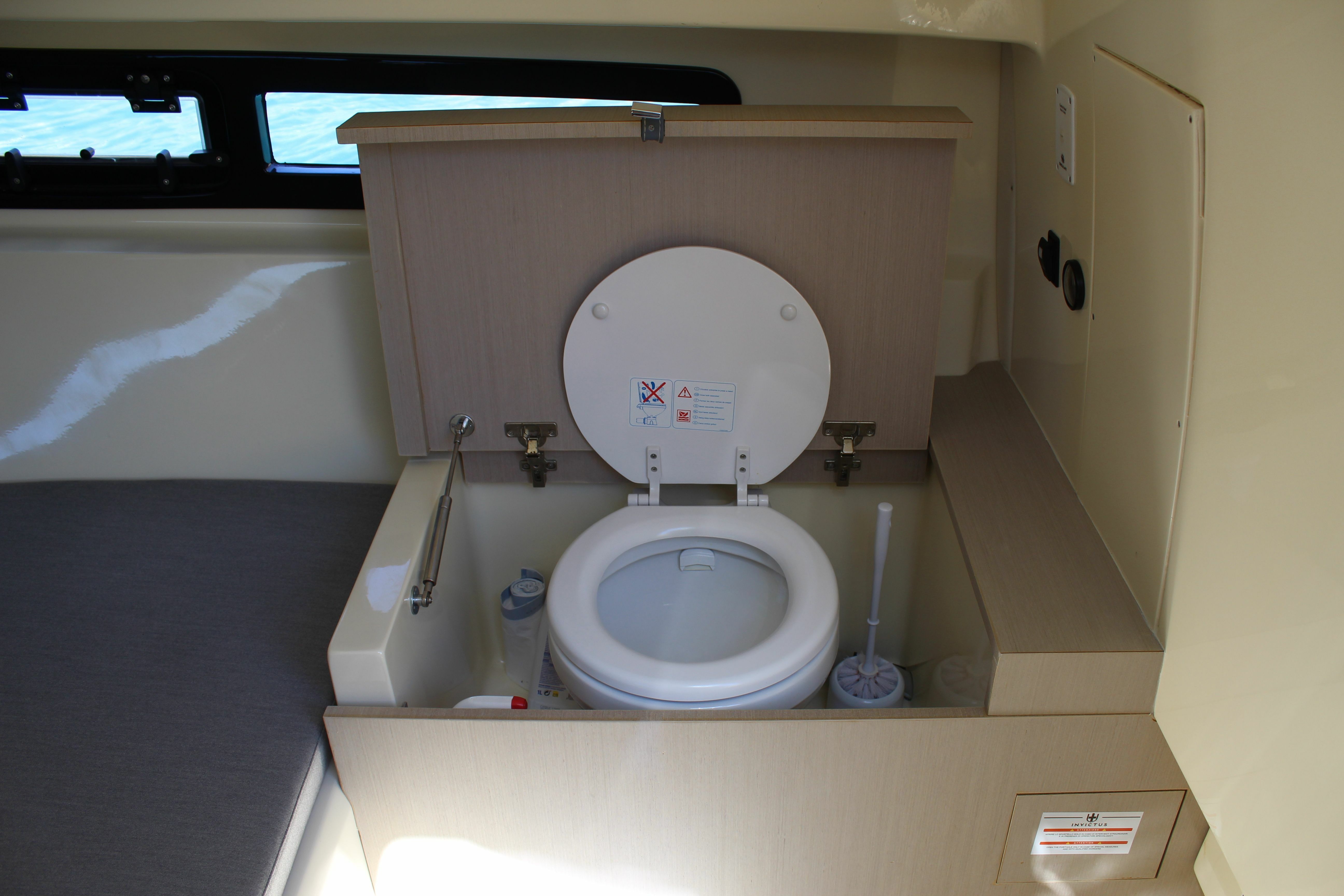 Invictus CX250 | Meta