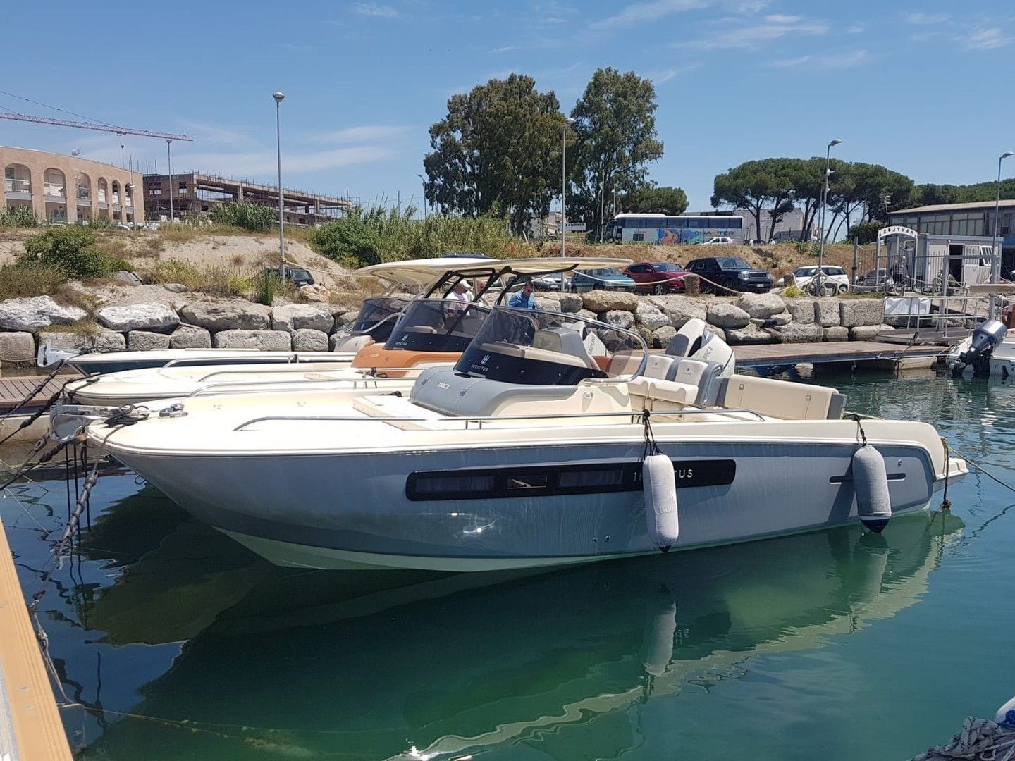 Invictus CX250 | Meta