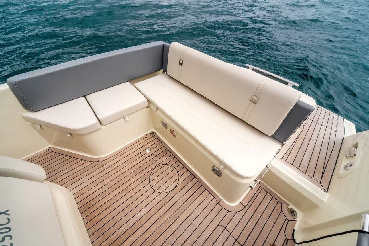 Invictus CX250 | Meta