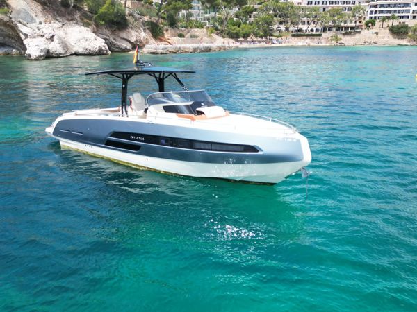 Invictus GT 320 | Meta 1