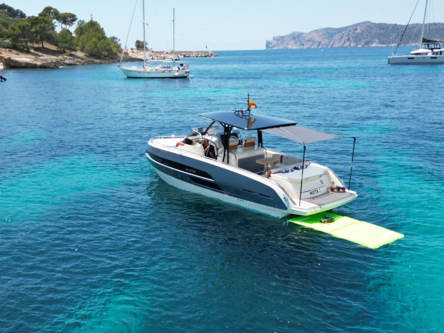 Invictus GT 320 | Meta 1