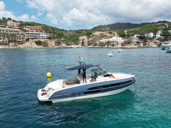 Invictus GT 320 | Meta 1