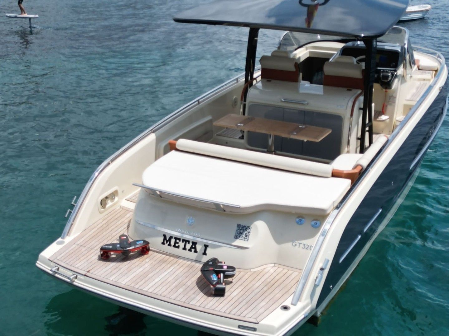 Invictus GT 320 | Meta 1