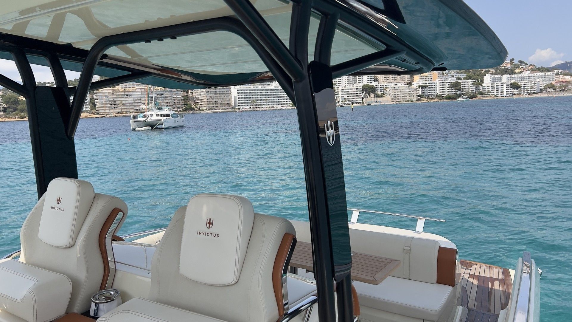 Invictus GT 320 | Meta 1