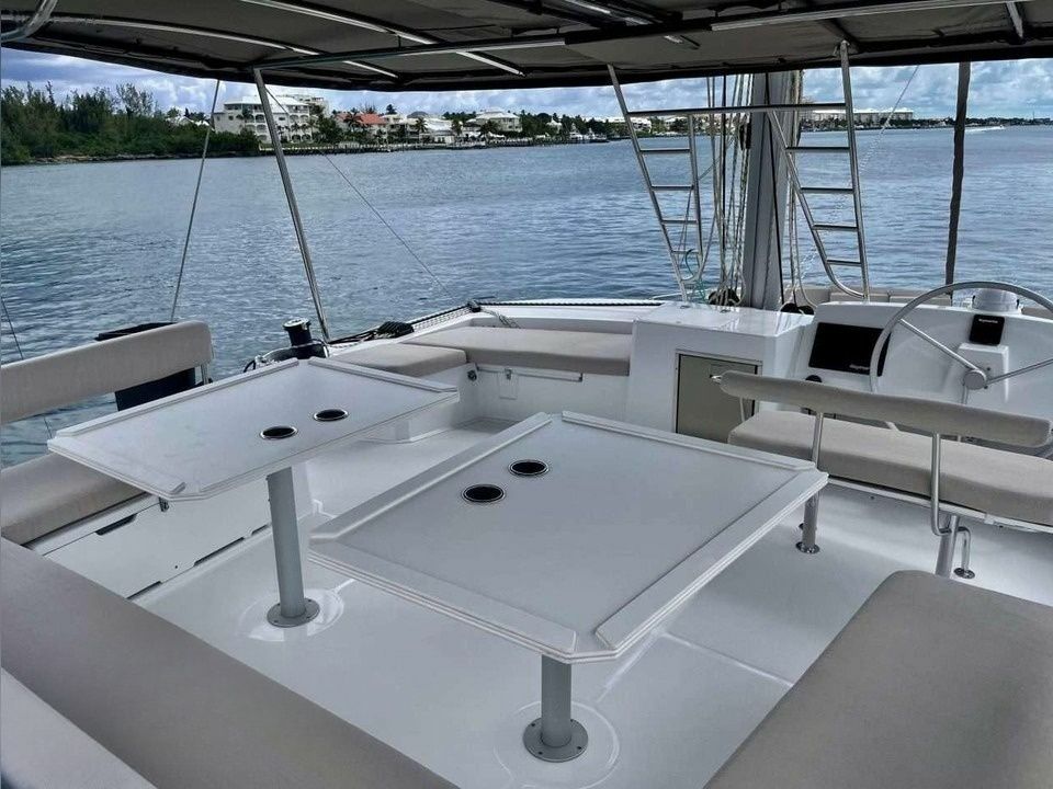 Bali 5.4 | Lusitana boat