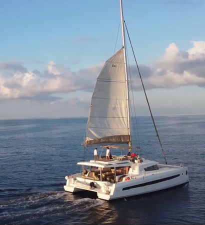 Bali 5.4 | Lusitana boat