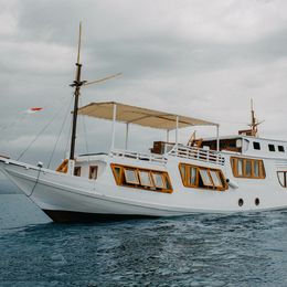 Custom Built Phinisi | White Pearl 02