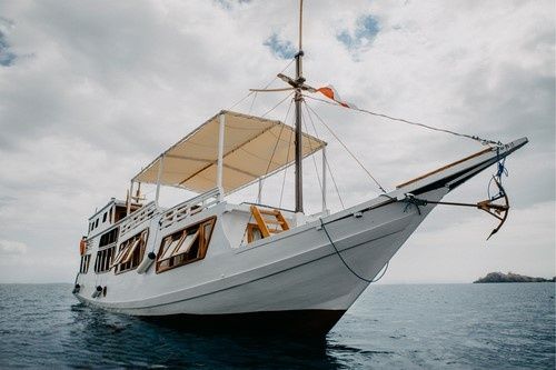 Custom Built Phinisi | White Pearl 02