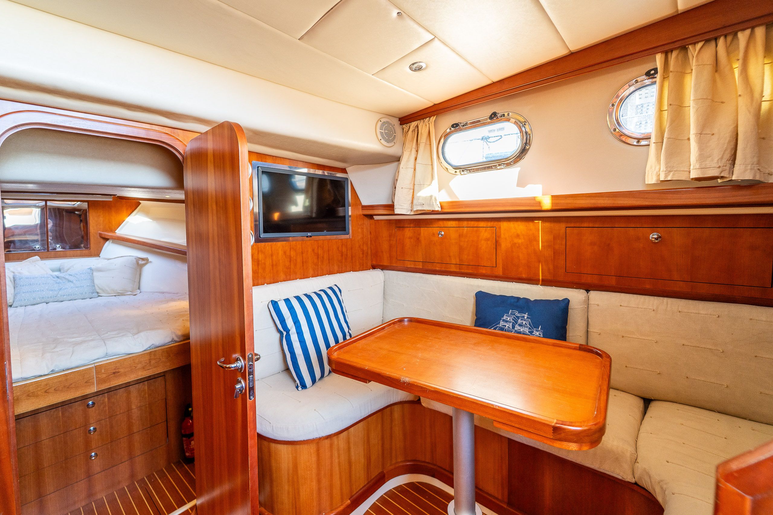 Fratelli Aprea 32 | Intrepid