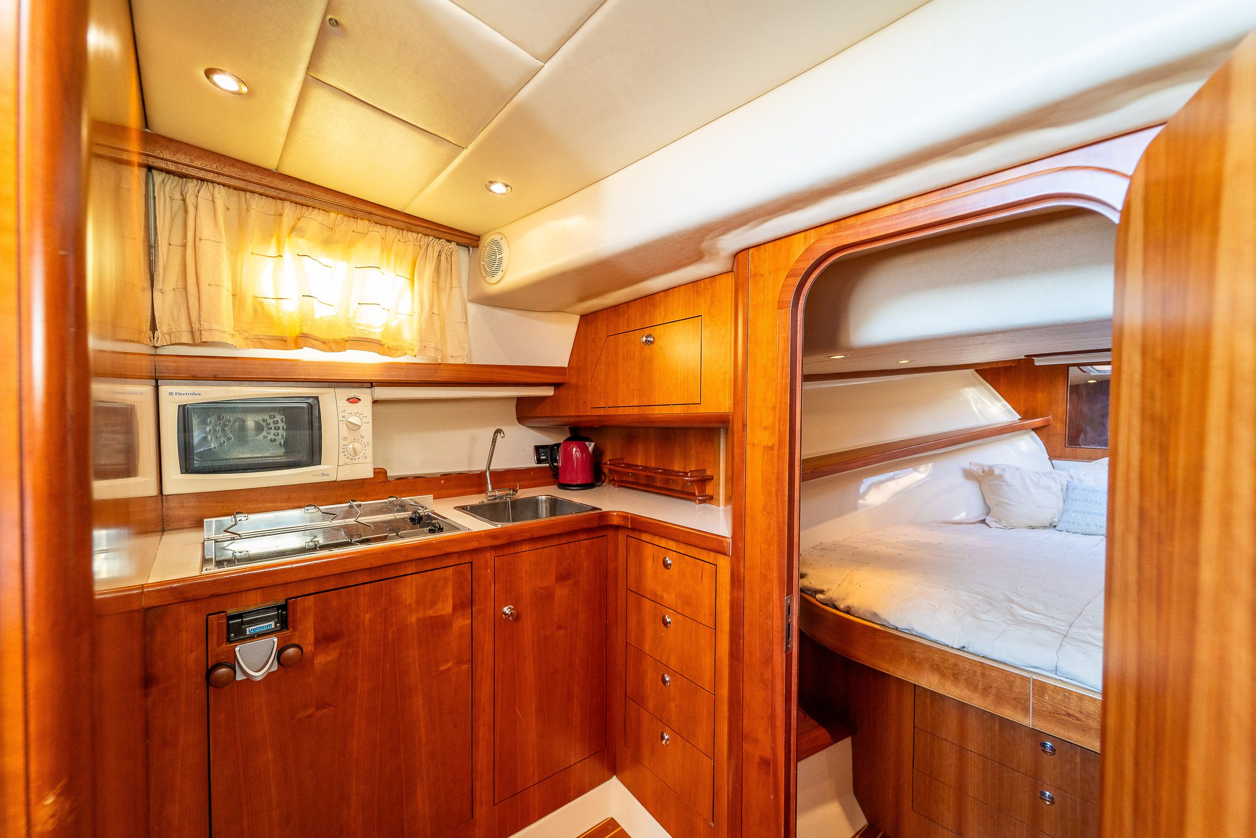 Fratelli Aprea 32 | Intrepid