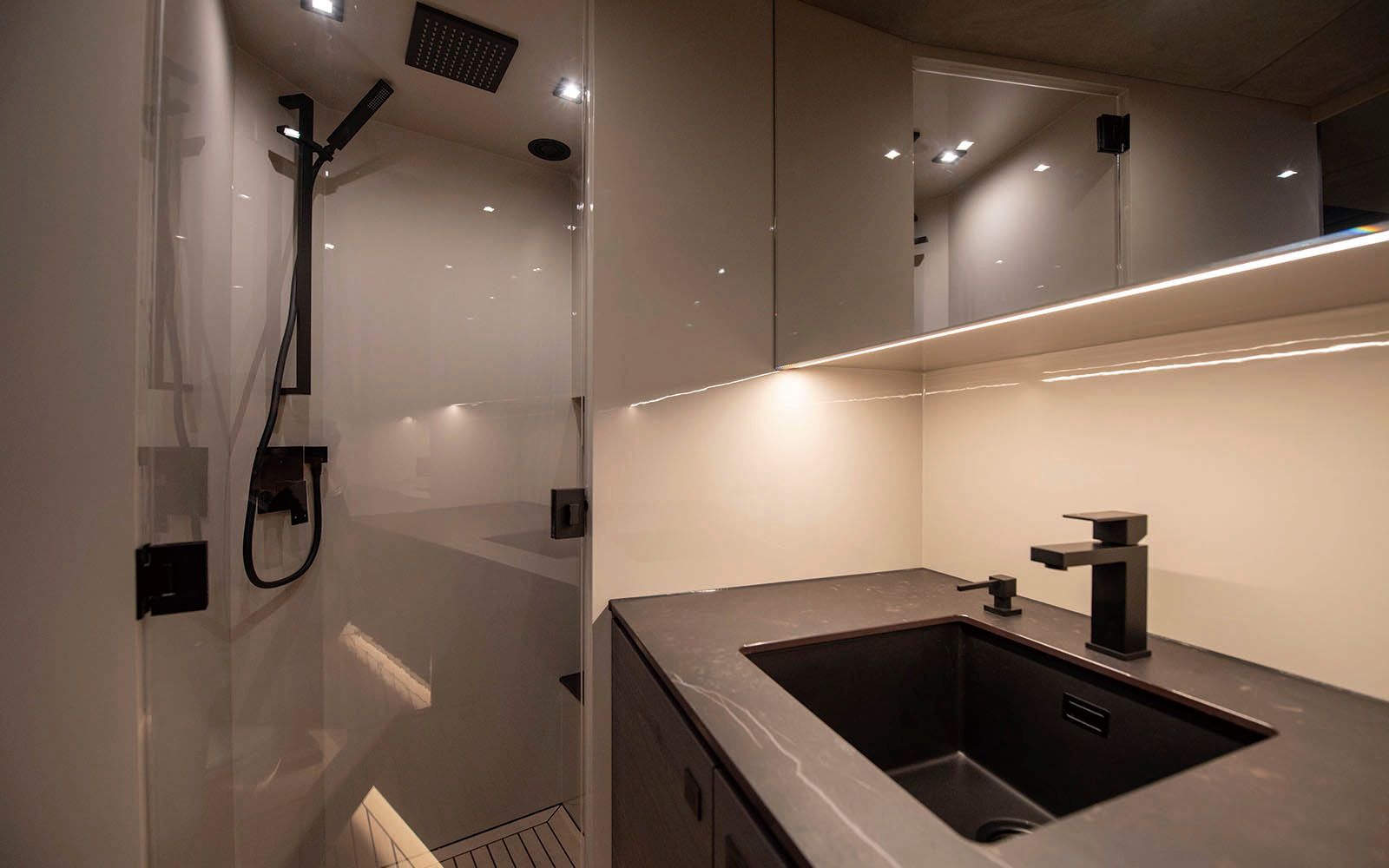 Vanquish 58 | Mi Paraiso