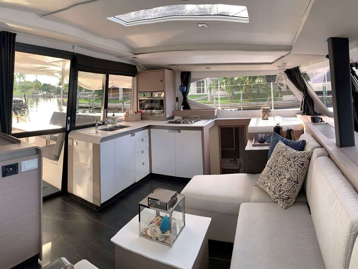 Fountaine Pajot Isla 40 | Vive L'Amour