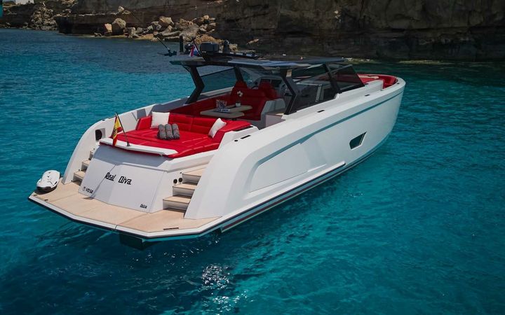 Vanquish 58 | Real Diva