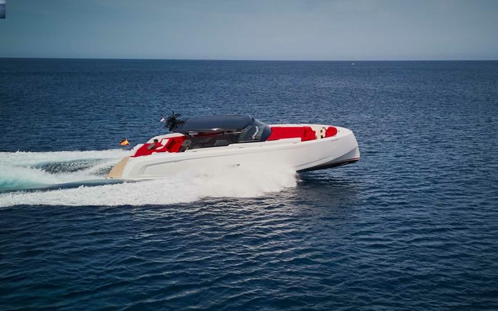 Vanquish 58 | Real Diva