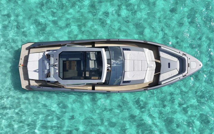 Vanquish VQ52 | Casa Atlantis