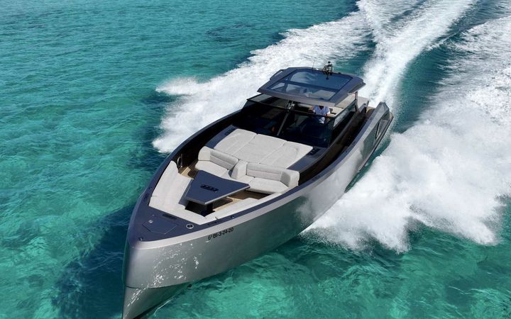 Vanquish VQ52 | Casa Atlantis