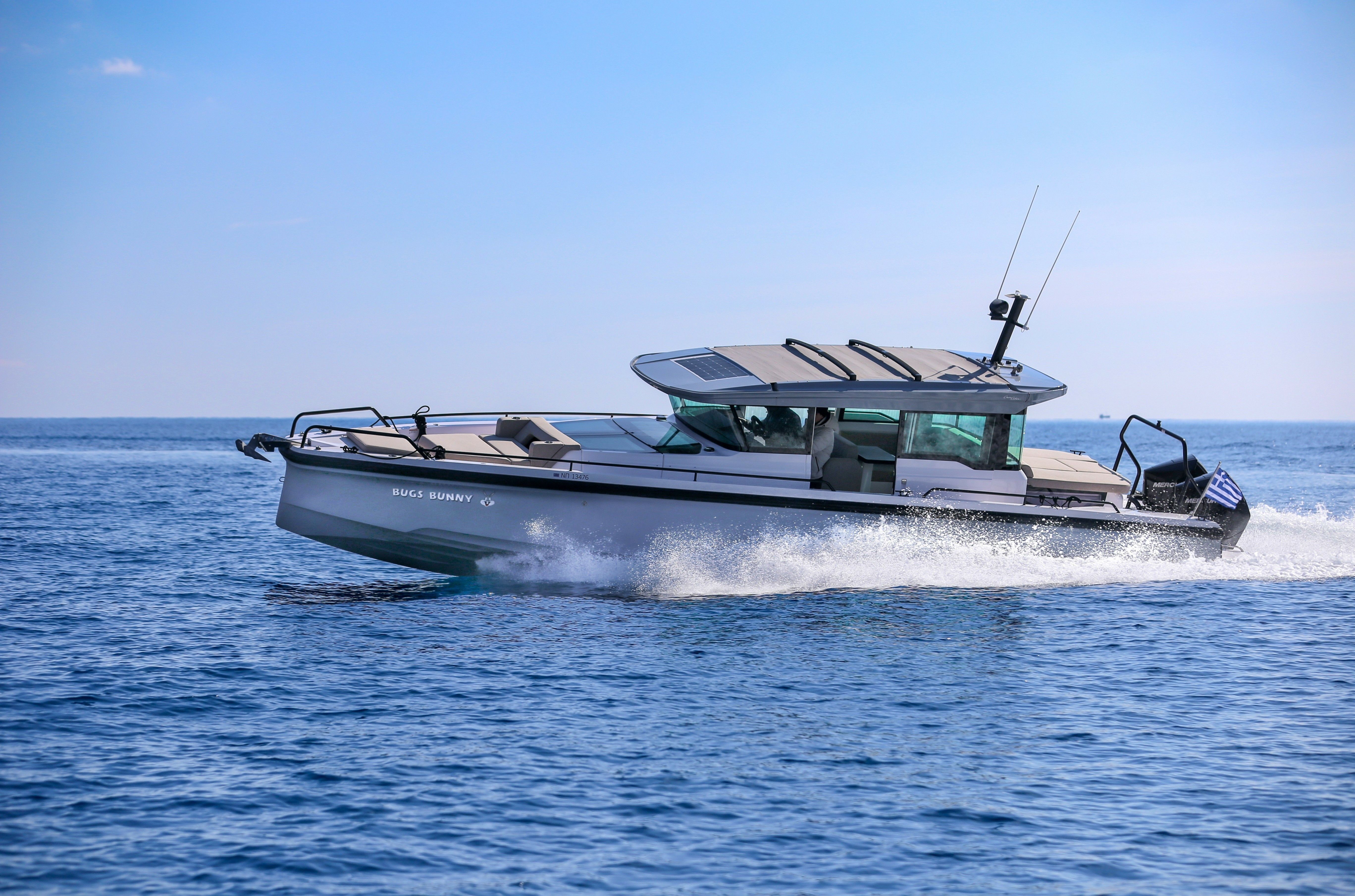 Axopar 37 XC | Bugs Bunny