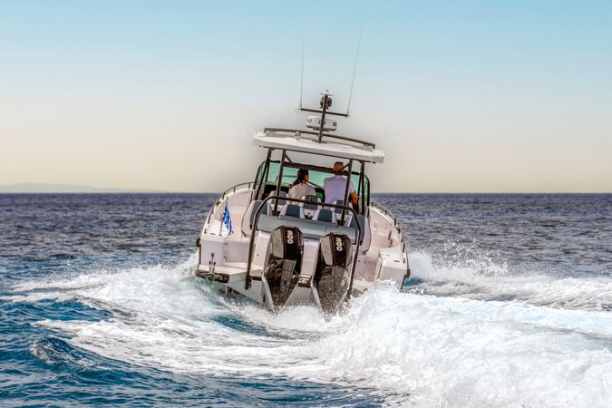 Axopar 37 Sun Top | Paralos