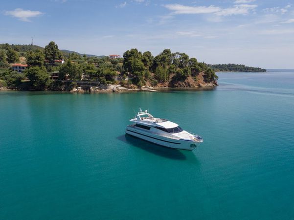 Sanlorenzo 82 | White Bird