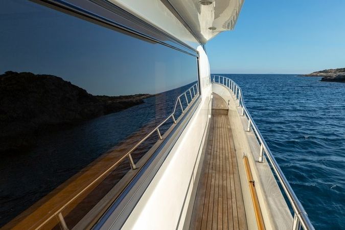 Sanlorenzo 82 | White Bird