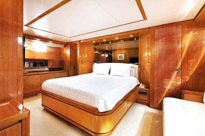 Sanlorenzo 82 | White Bird