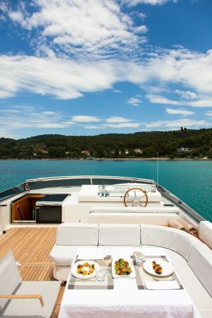 Sanlorenzo 82 | White Bird