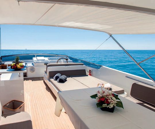 Sanlorenzo 82 | White Bird