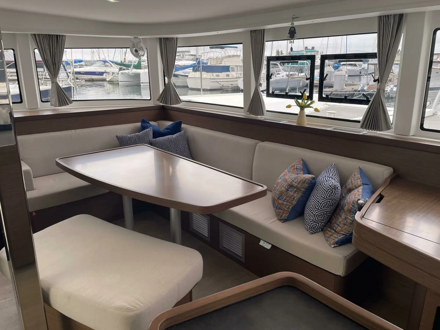 Lagoon 42 | Hullchal