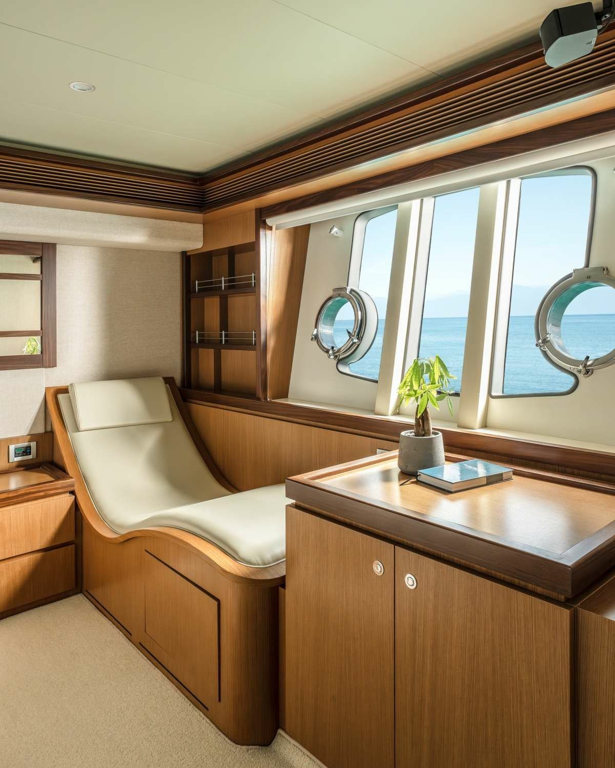 Ferretti 630 | Escape
