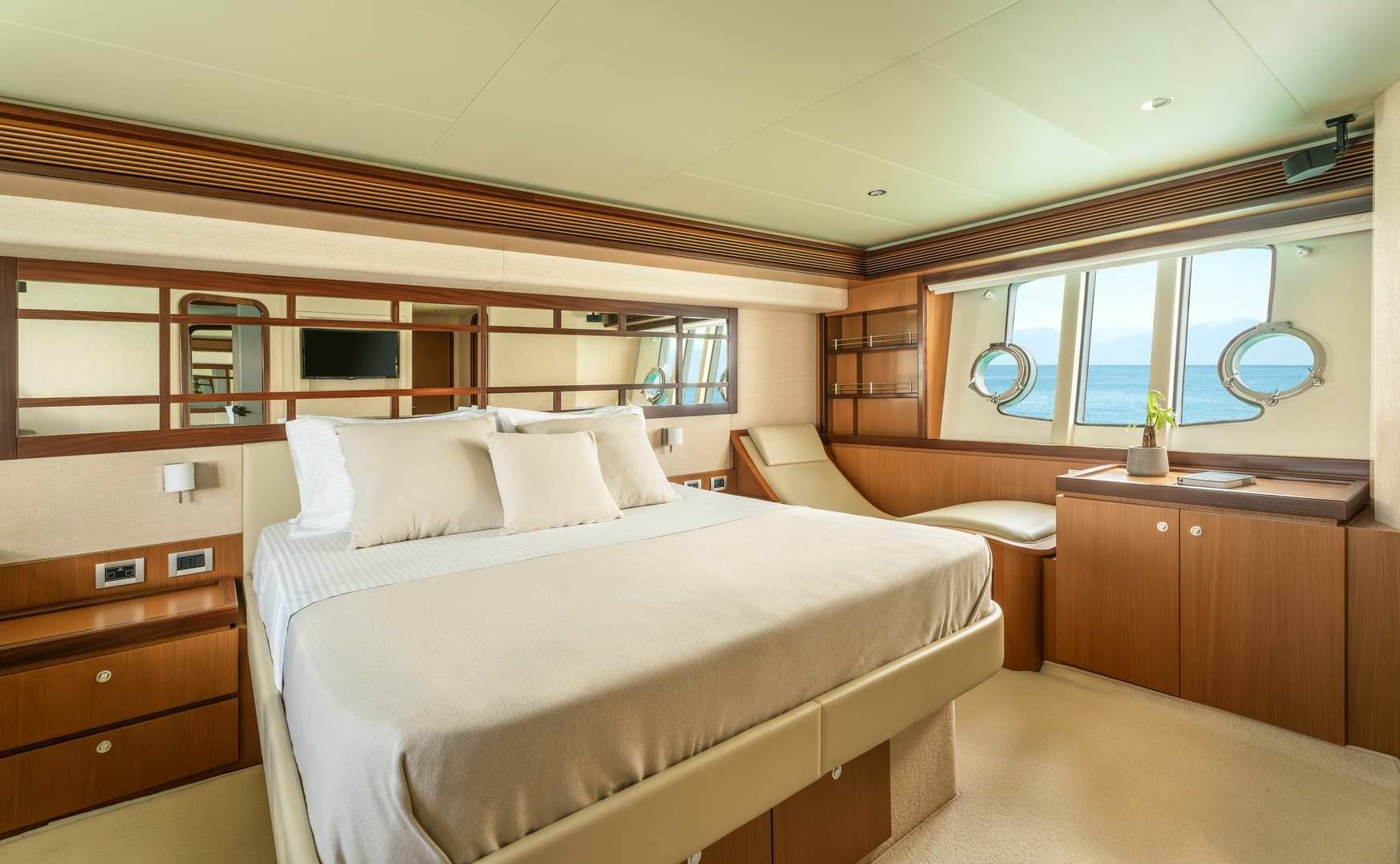 Ferretti 630 | Escape