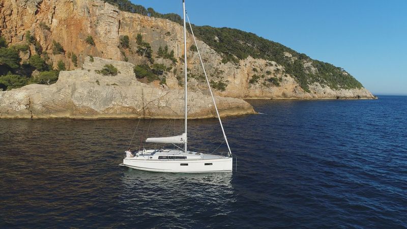Beneteau Oceanis 38.1 | Into The Mystic