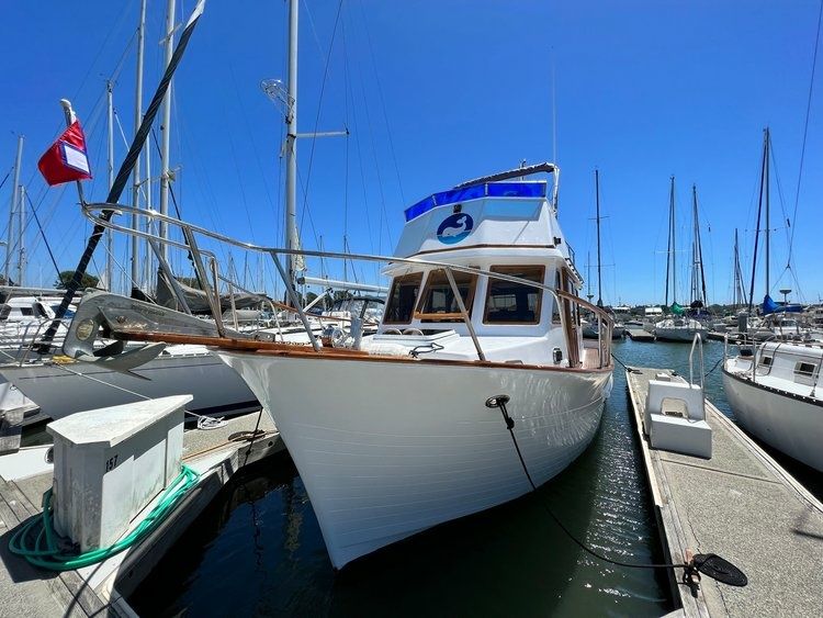 CHB Trawler 35 | Blue Skies