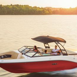 Sea Ray 230 | Czerwony