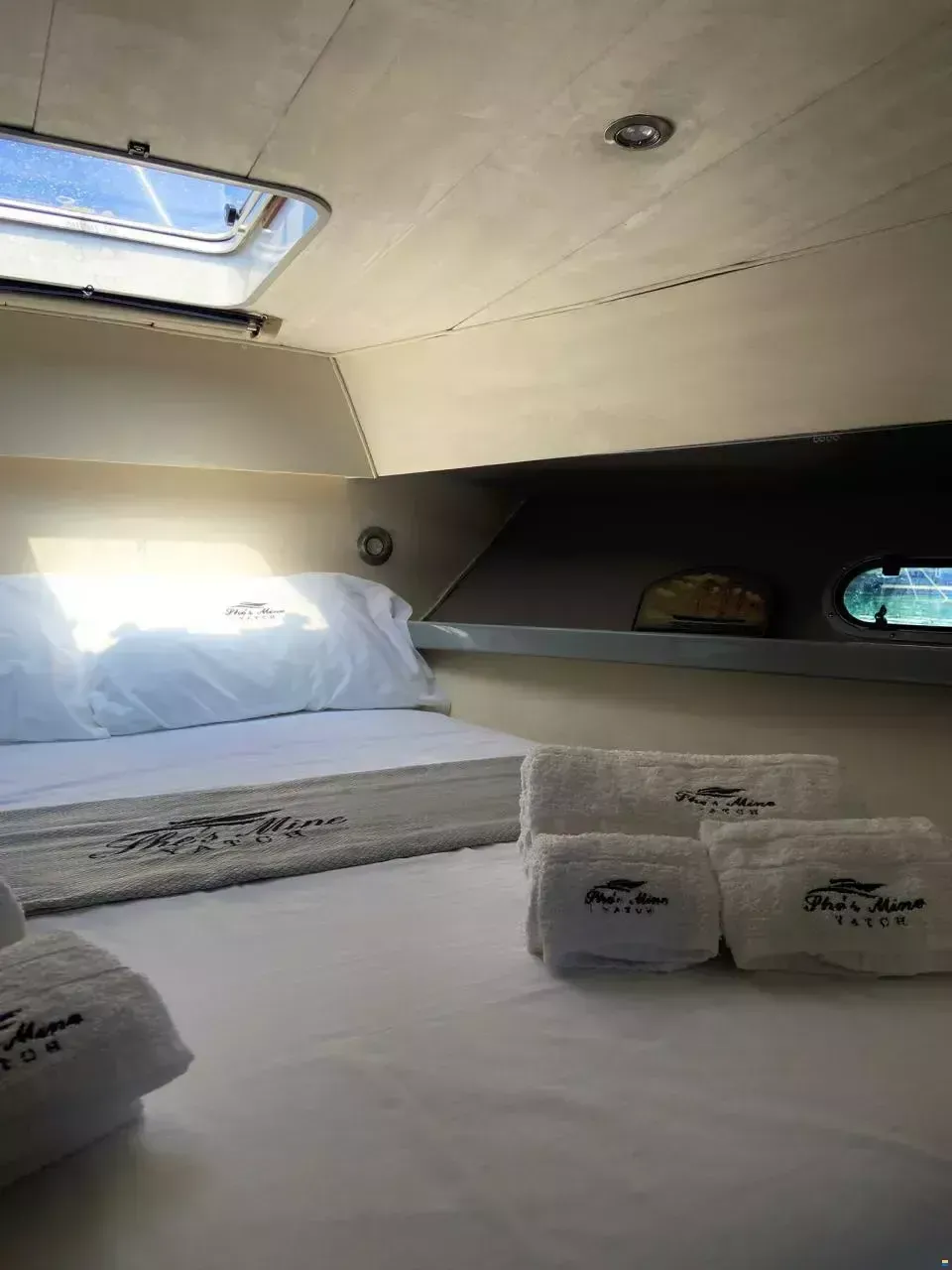 Comar 42 | She's Mine