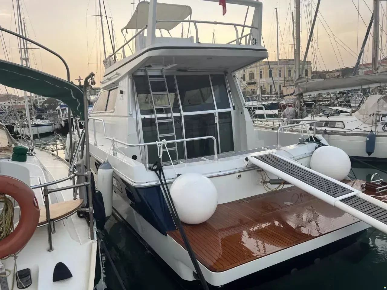 Comar 42 | She's Mine