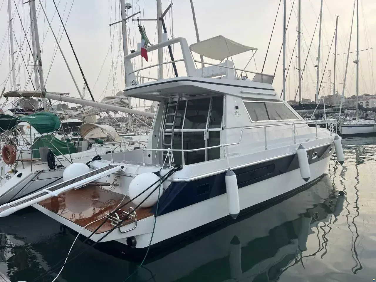 Comar 42 | She's Mine